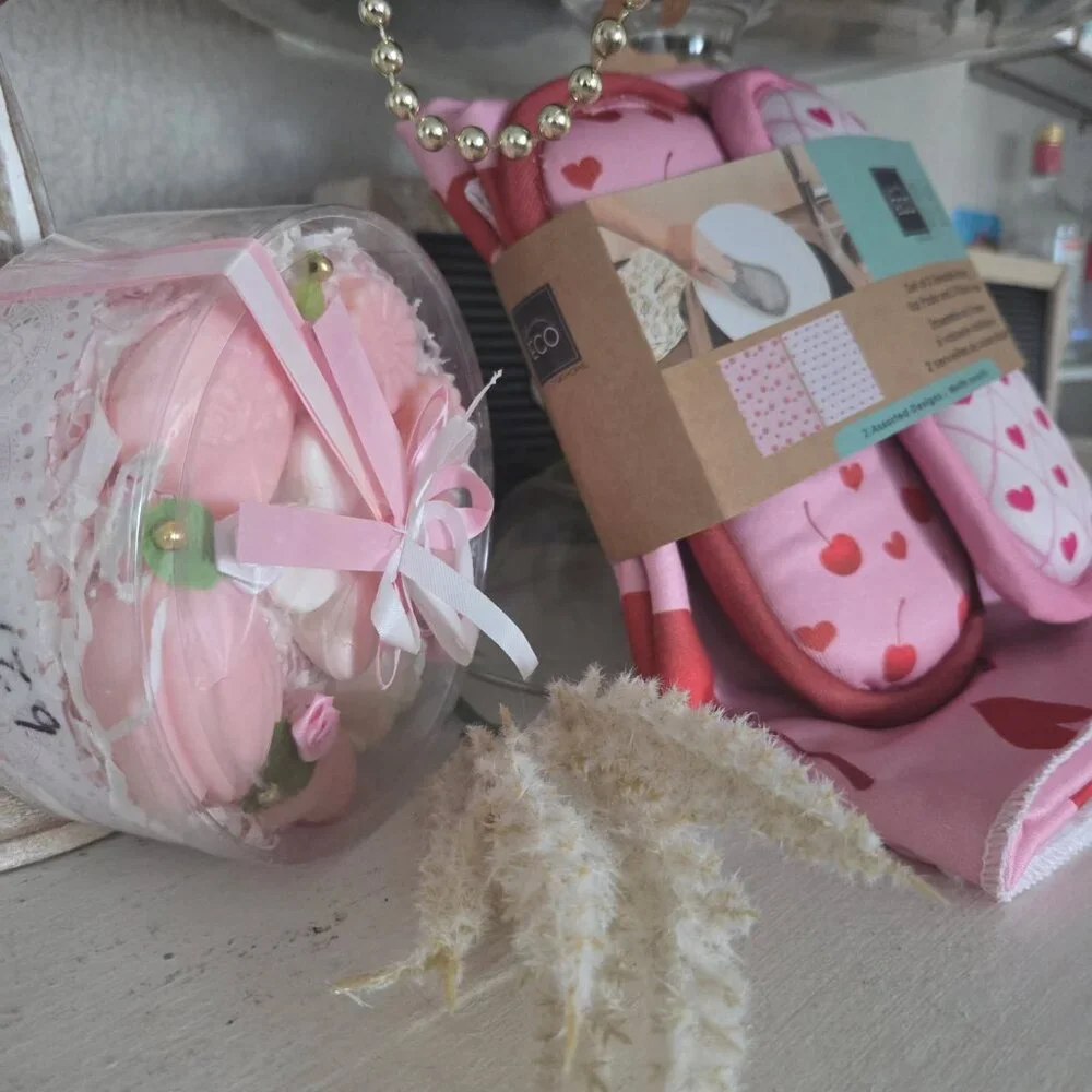 Go Eco I set 2 towels, 2 scrubbers and heart soaps-valentine themed